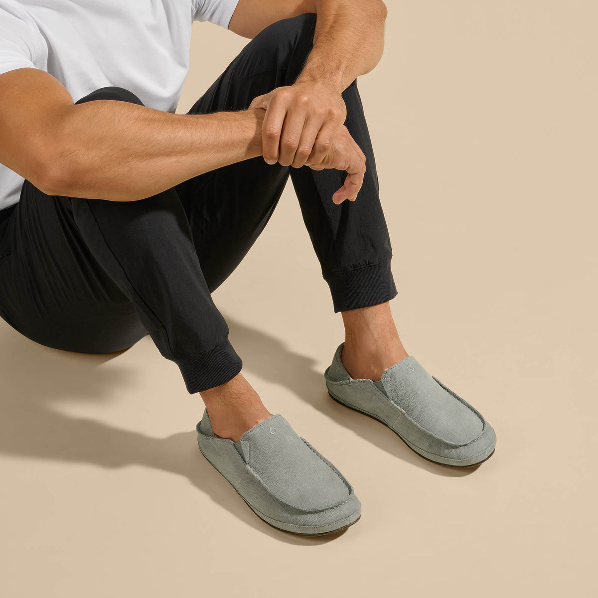 OluKai Moloā Men's Leather Slippers - Men