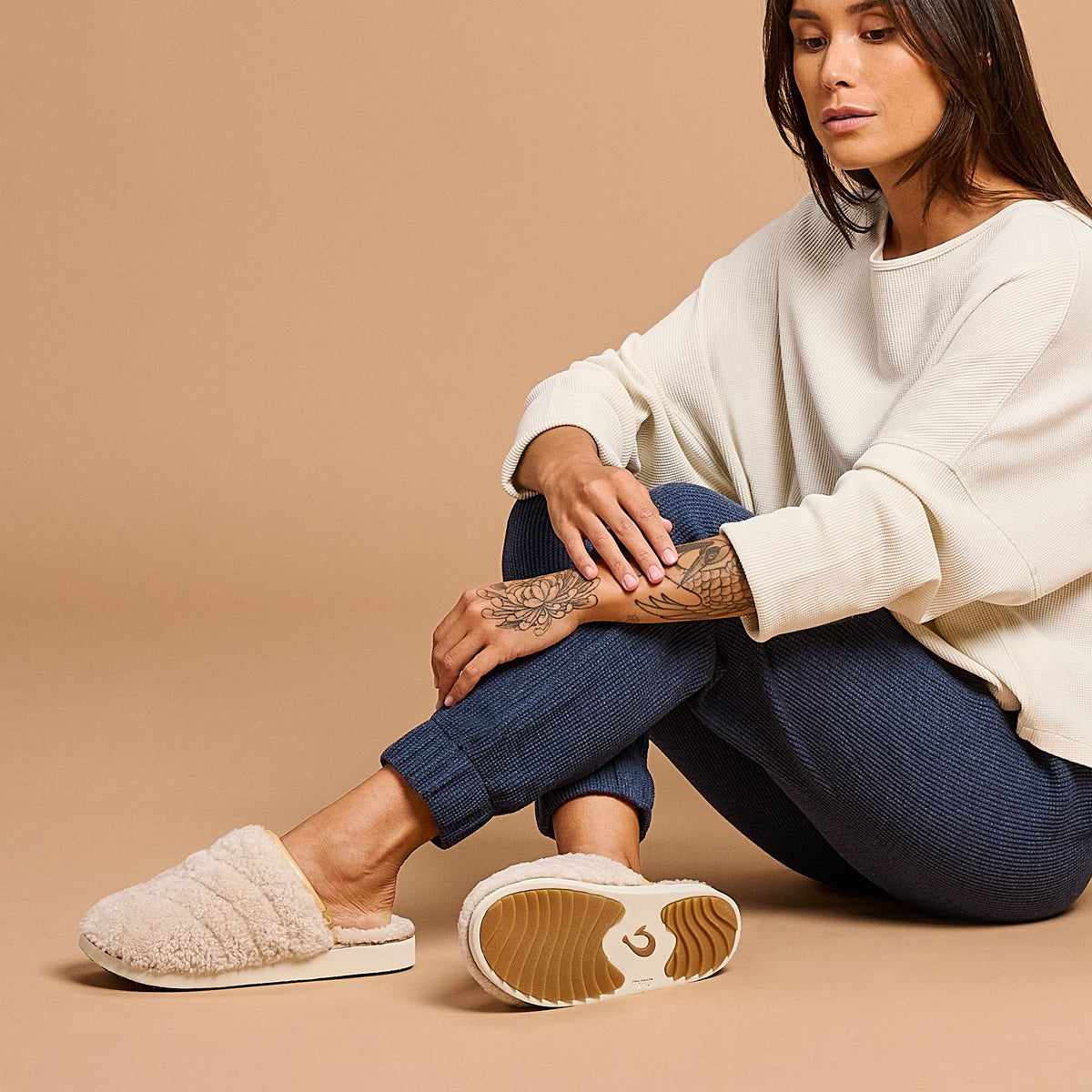OluKai Pūpū Mua Women’s Shearling Mule Slipper - Women