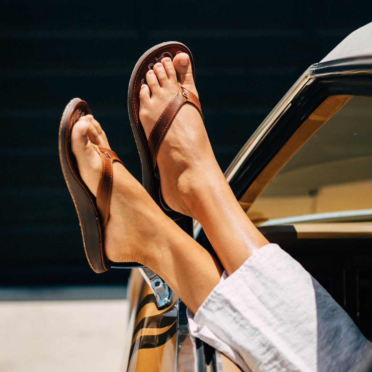 OluKai Paniolo Women’s Leather Beach Flip Flops - Women