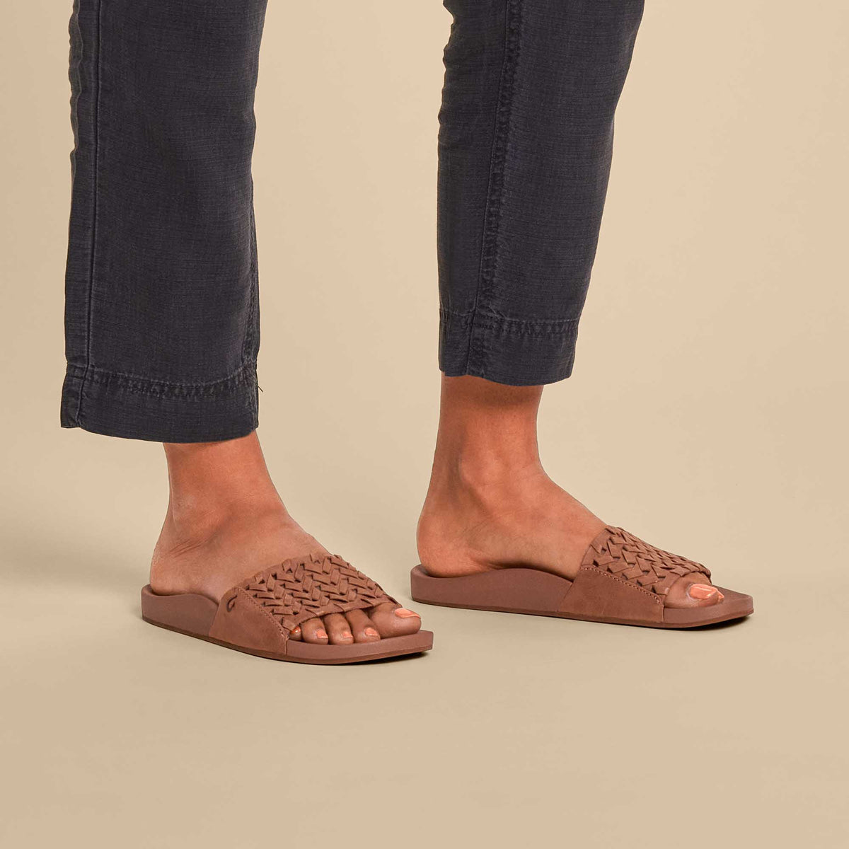 OluKai Kāmola Women’s Leather Slide Sandals - Women